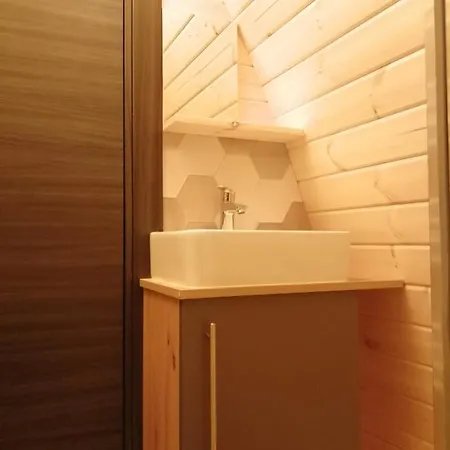 Climatise Avec Terrasse Privative Et Kitchenette Bed & Breakfast