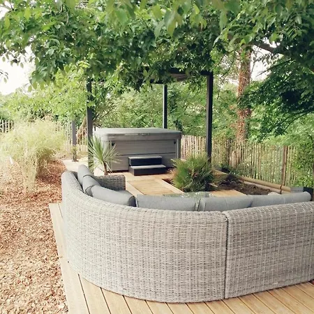 Climatise Avec Terrasse Privative Et Kitchenette Αβράνς