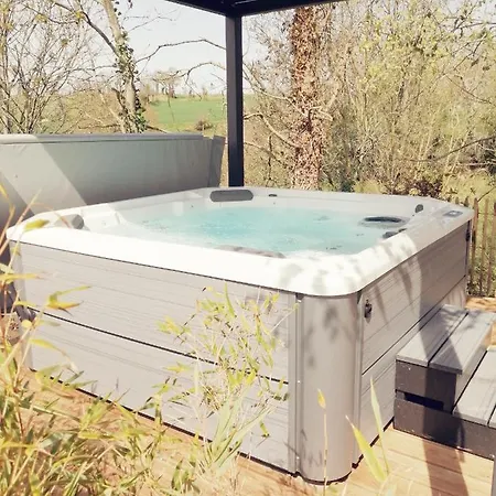 Climatise Avec Terrasse Privative Et Kitchenette 3*