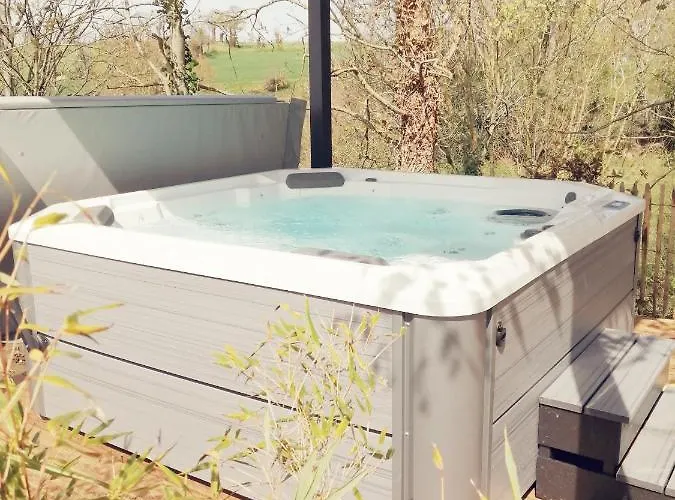 Climatise Avec Terrasse Privative Et Kitchenette 3*